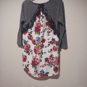 Final $4  "Xhilaration" Floral 3/4 Sleeve Hi-Lo Top Sz. XS Gray Red White.